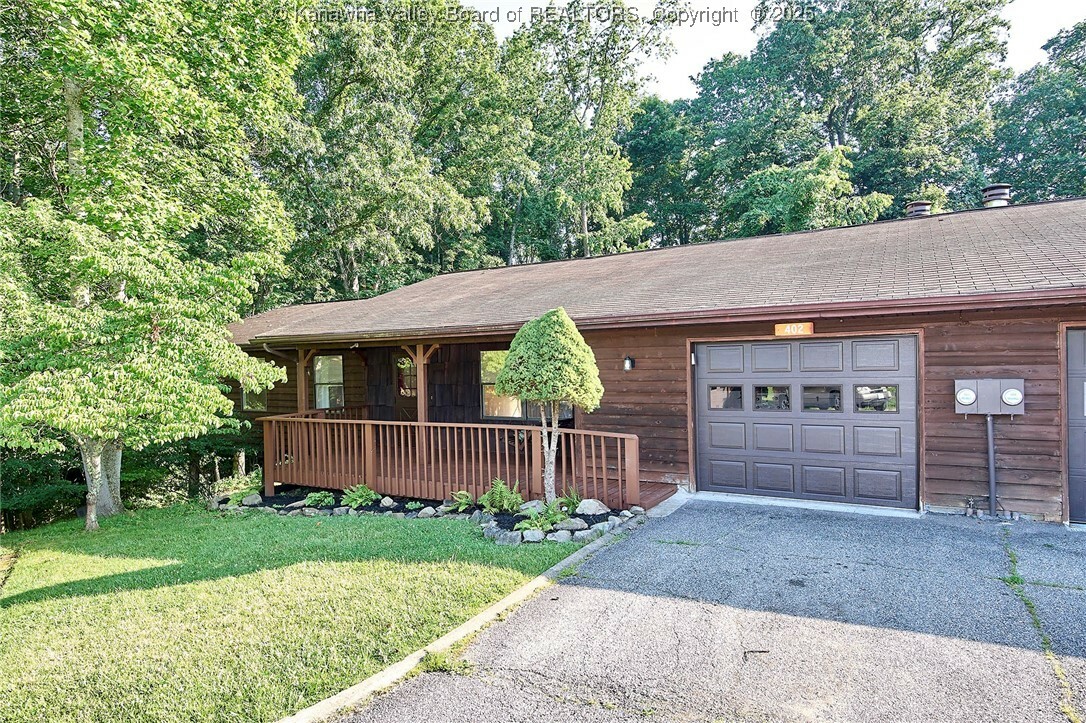 Property Photo: 402 Hunters Ridge Road WV 25314