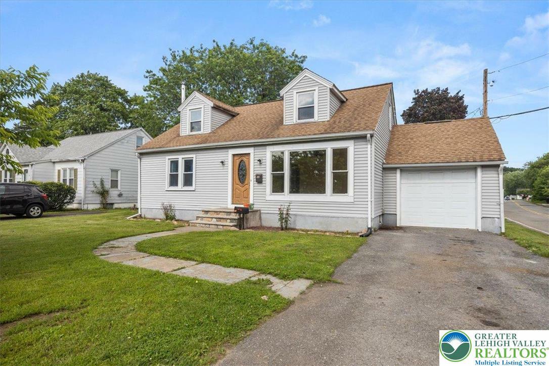 Property Photo: 938 Chipperfield Drive PA 18360