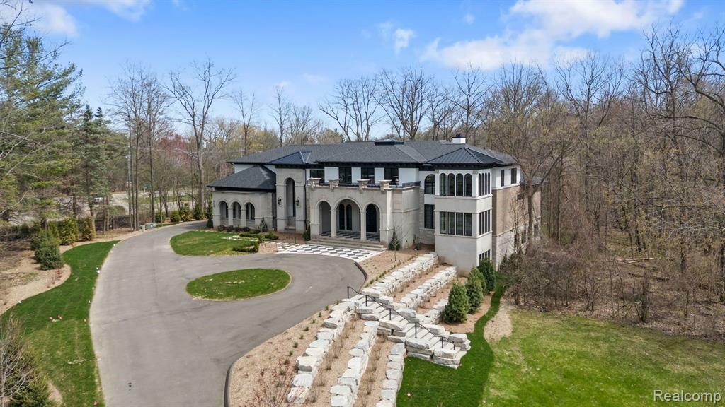 Property Photo: 559 Barrington Park MI 48304 2131