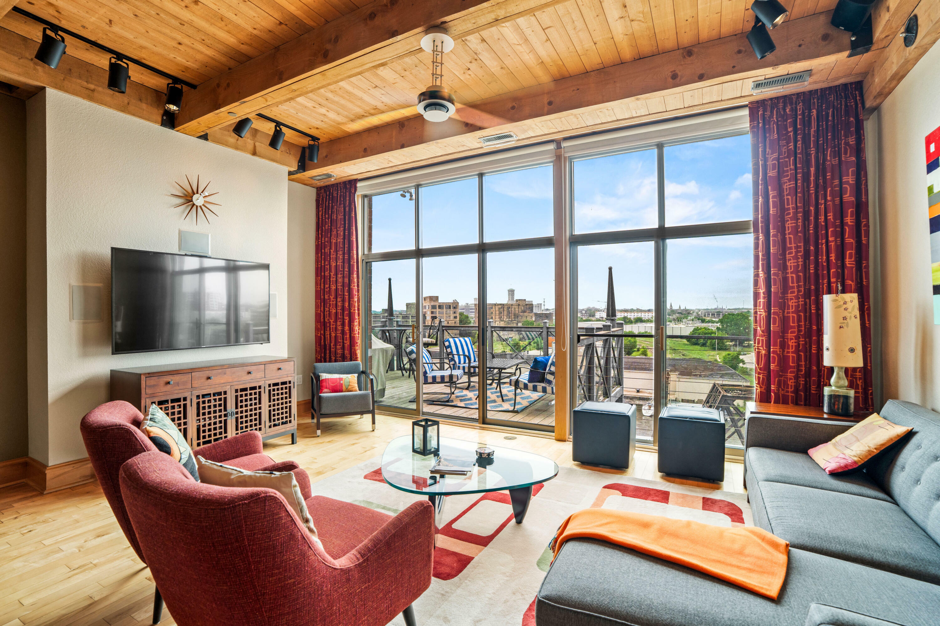 Property Photo: 541 E Erie St 603 WI 53202