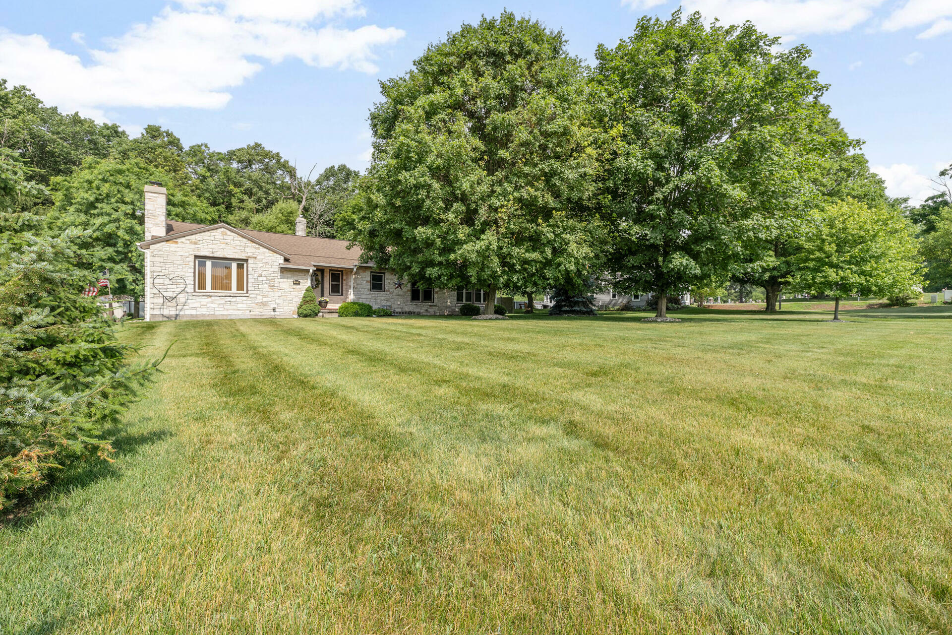 Property Photo: 225 Kettle Moraine Dr WI 53086