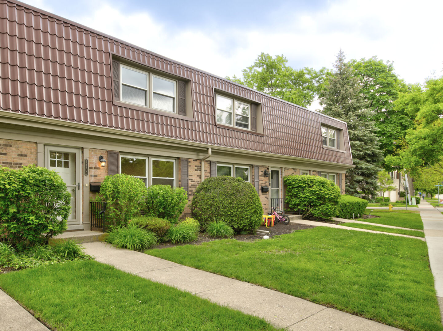 Property Photo: 1770 Henley Street C IL 60025