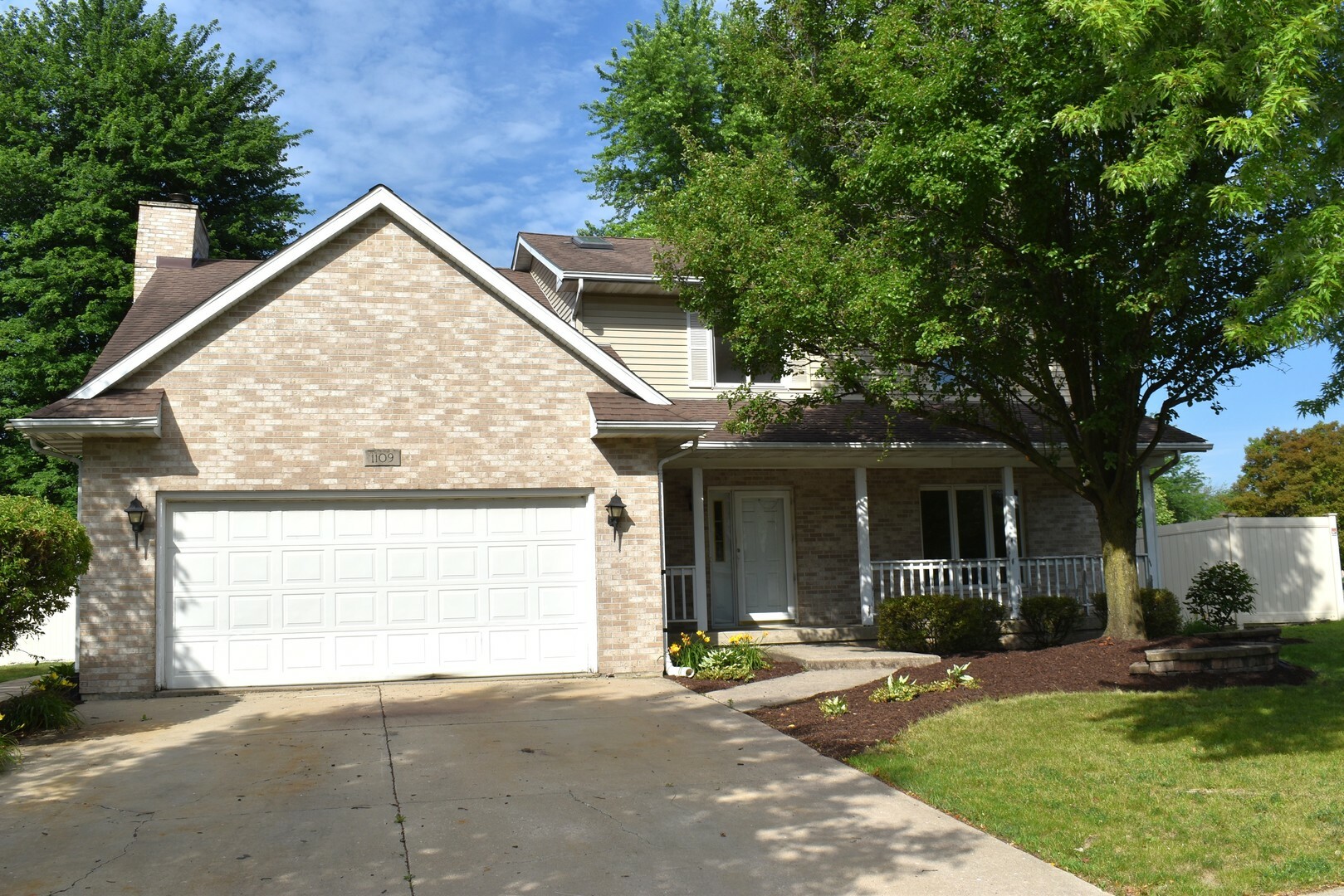 Property Photo: 1109 Kerry Lane IL 60431