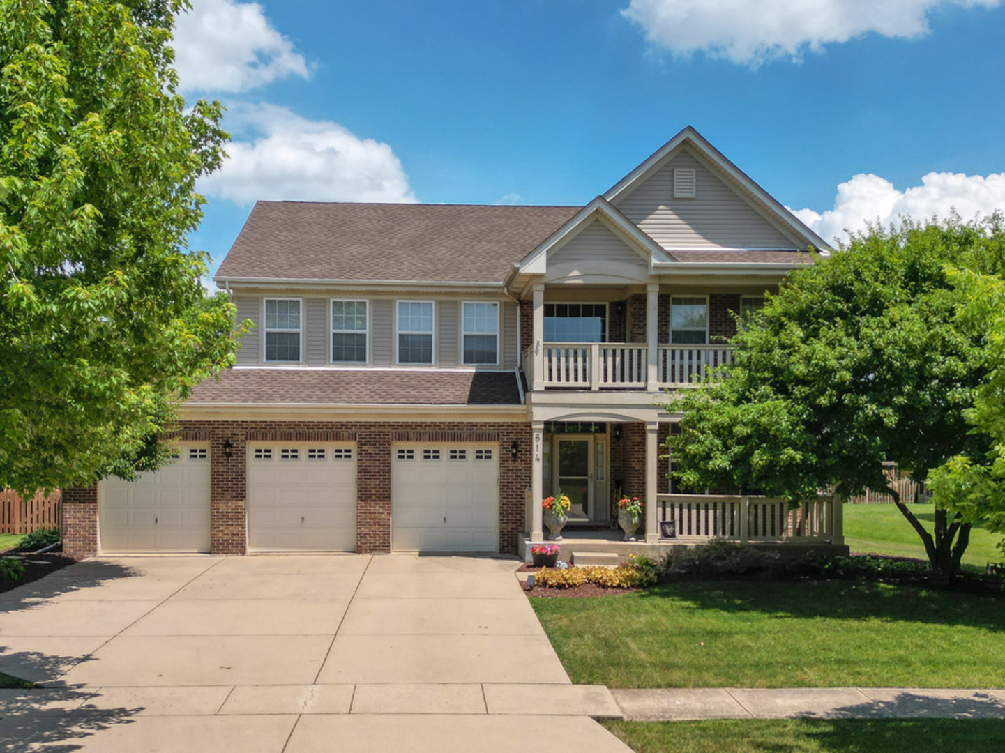 Property Photo: 614 Northgate Lane IL 60404