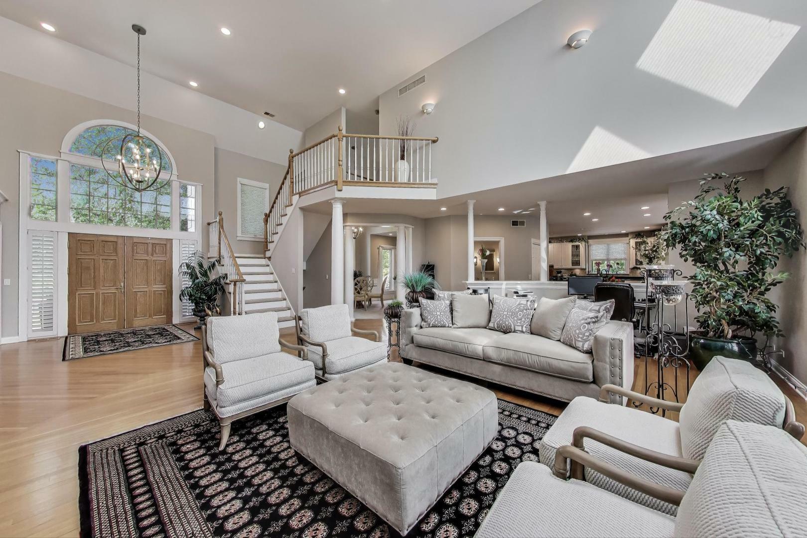 Property Photo: 17N431 Oak Knoll Lane IL 60118