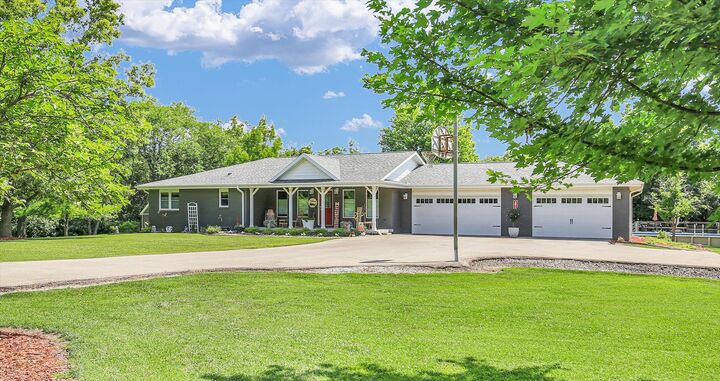 Property Photo:  401 A County Road 2500 N  IL 61853 