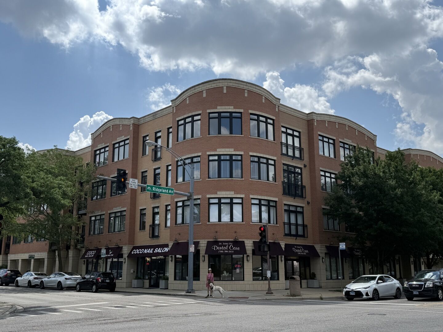 Property Photo: 106 S Ridgeland Avenue 406 IL 60302