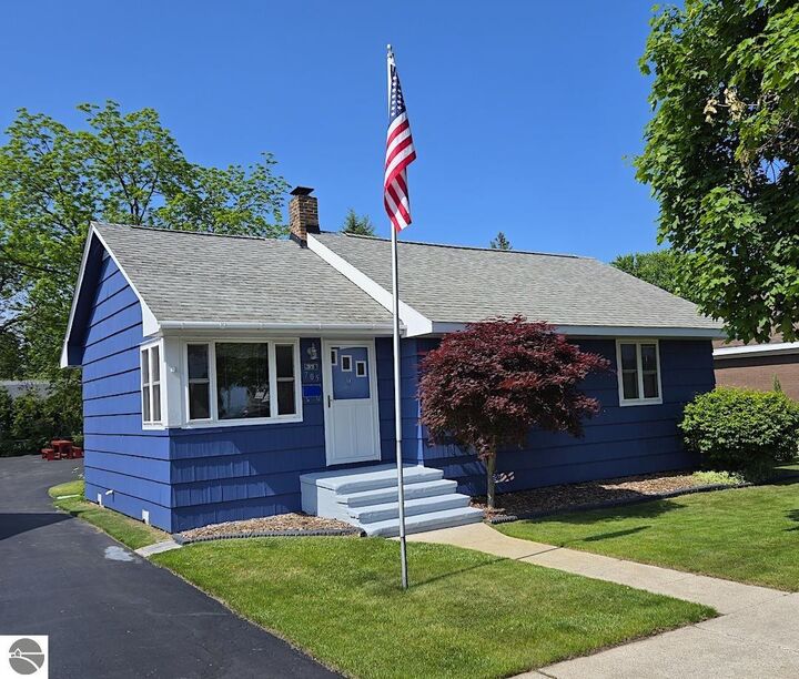 705 E Bay Street  East Tawas MI 48730 photo