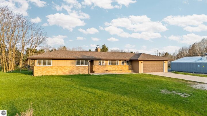 402 S Division  Bellaire MI 49615 photo