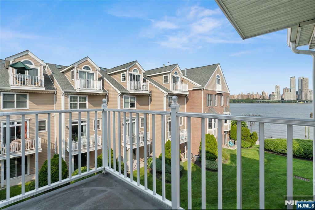 Property Photo:  449 Albany Court  NJ 07093 