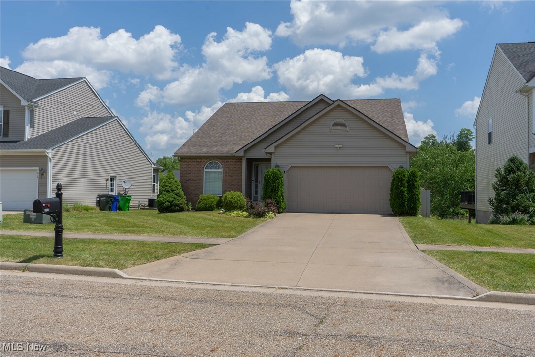 Property Photo: 9812 Creekside Way OH 44241
