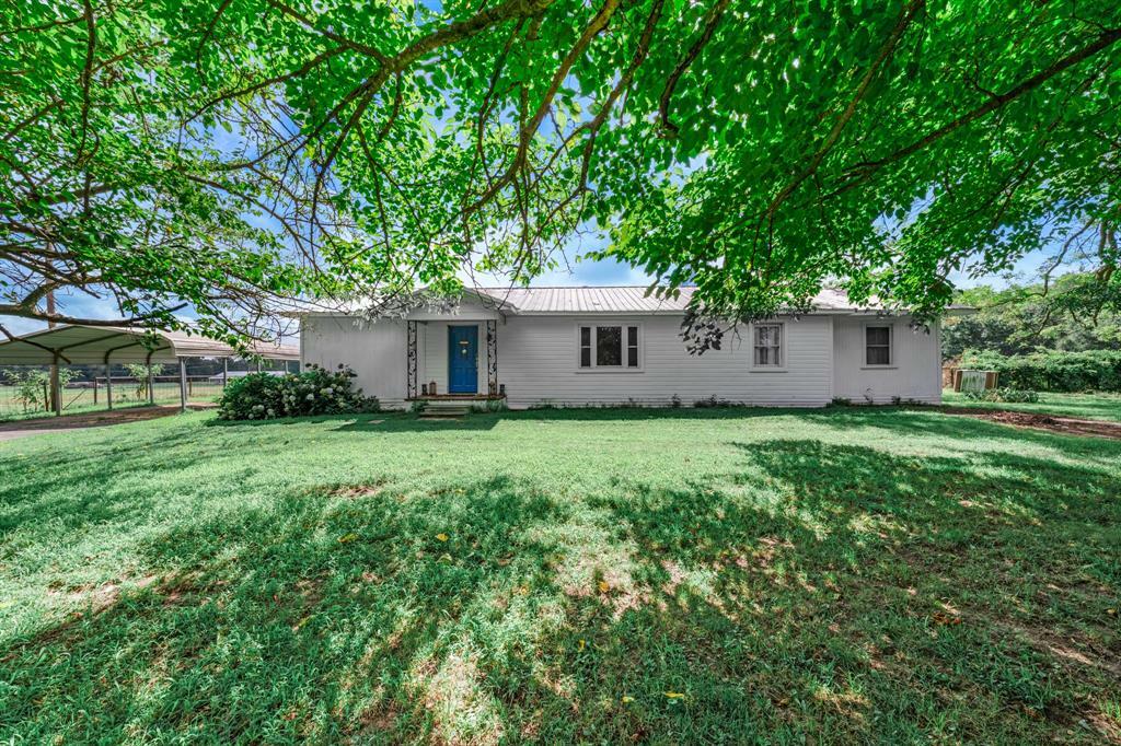 Property Photo:  909 County Road SW 3055  TX 75478 