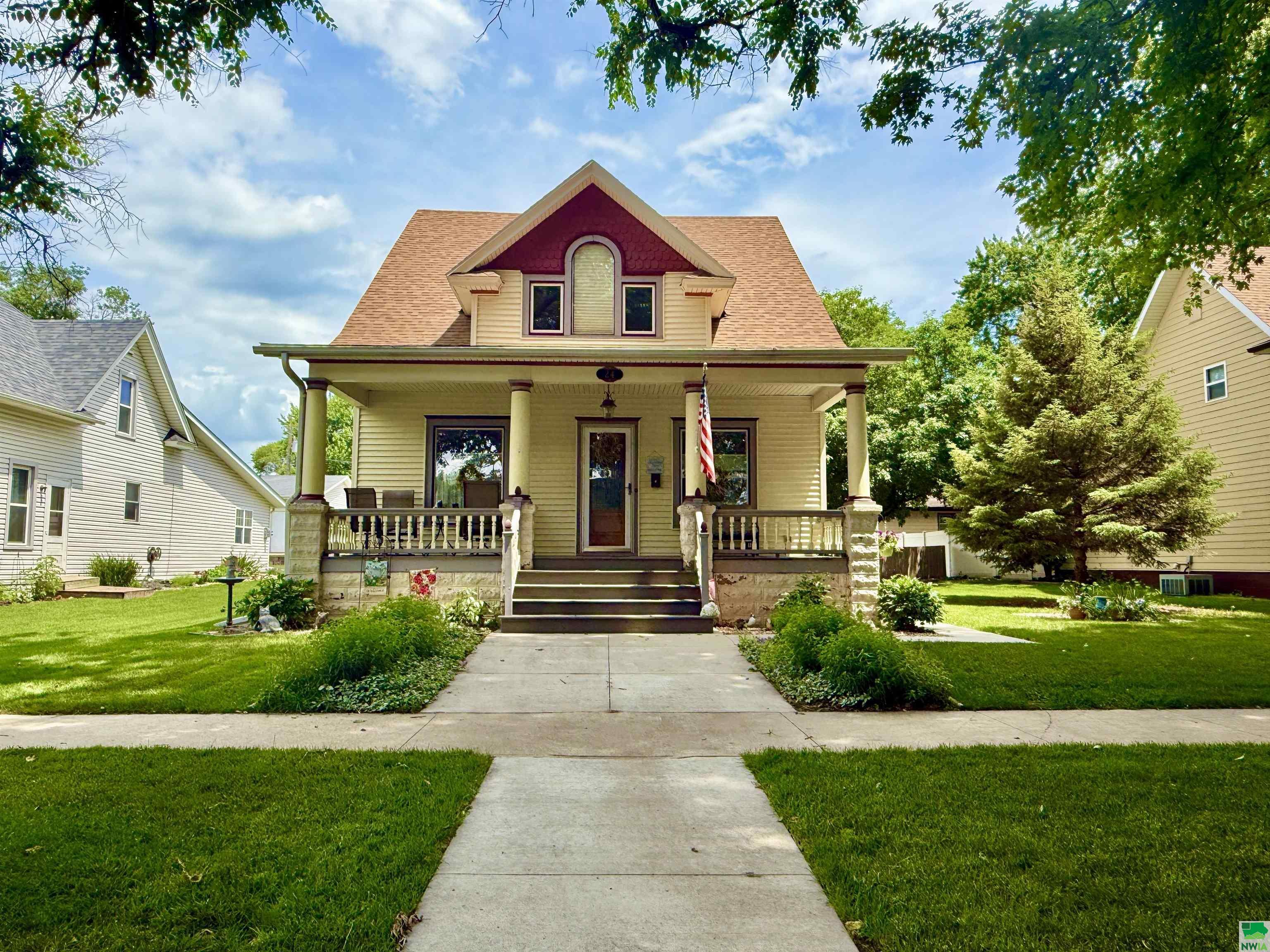 Property Photo: 24 6th Ave SE IA 51031