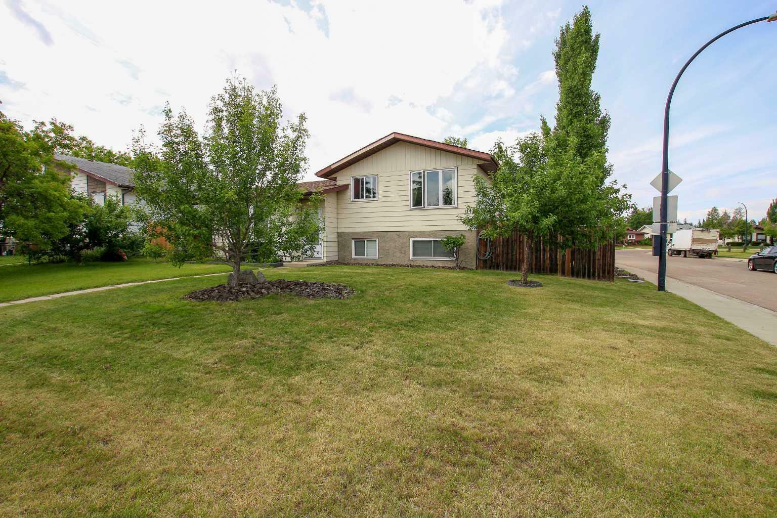114 Cornett Drive  Red Deer AB T4P 2G8 photo