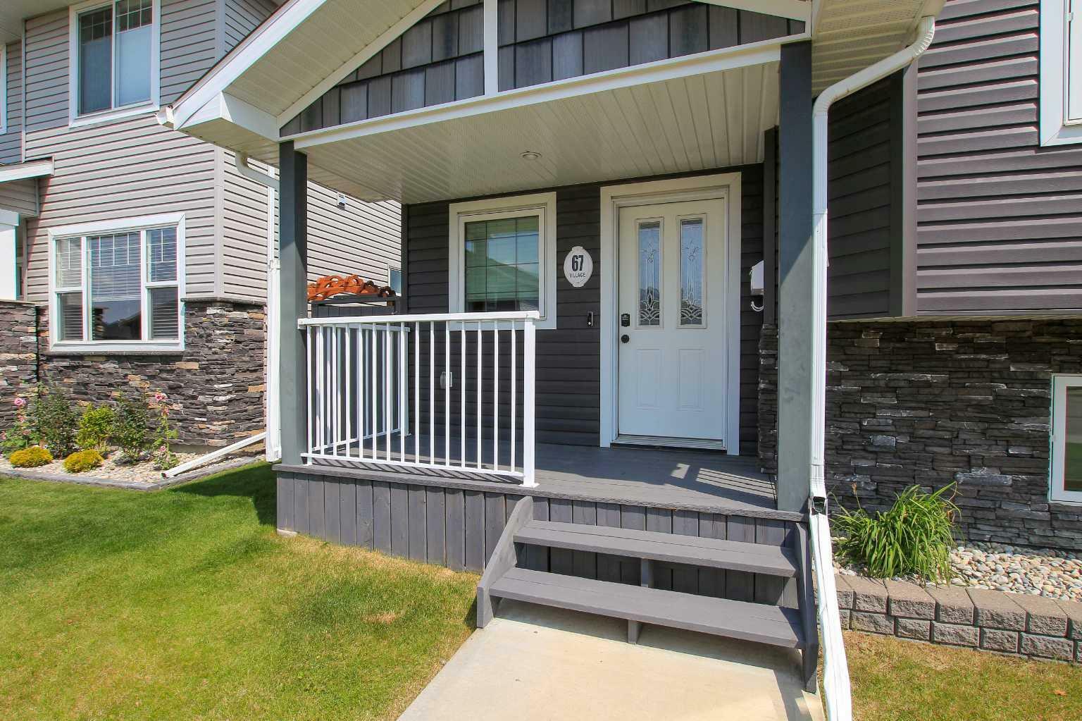 Photo de la propriété: 67 Village Crescent AB T4R 0H8