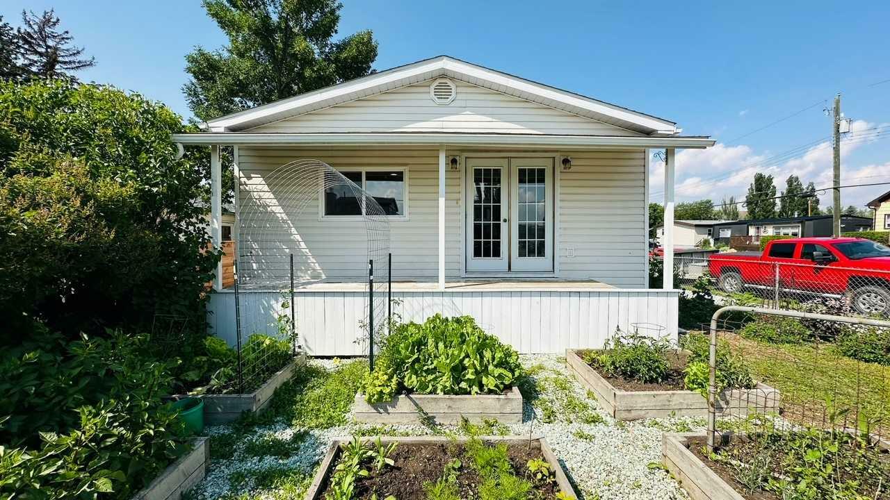 Property Photo: 1202 2 Avenue W AB T0J 0Y2