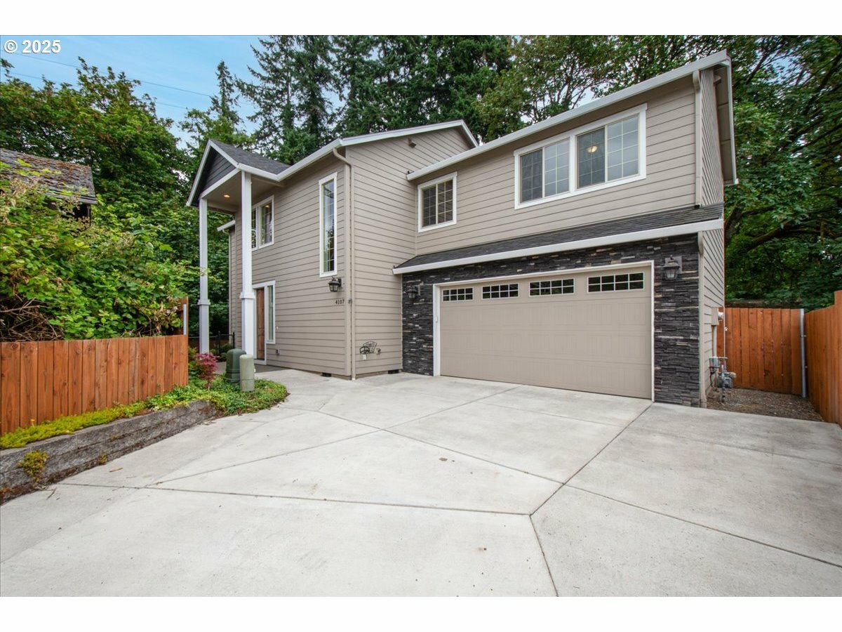 Property Photo:  4107 NE 109th Cir  WA 98686 
