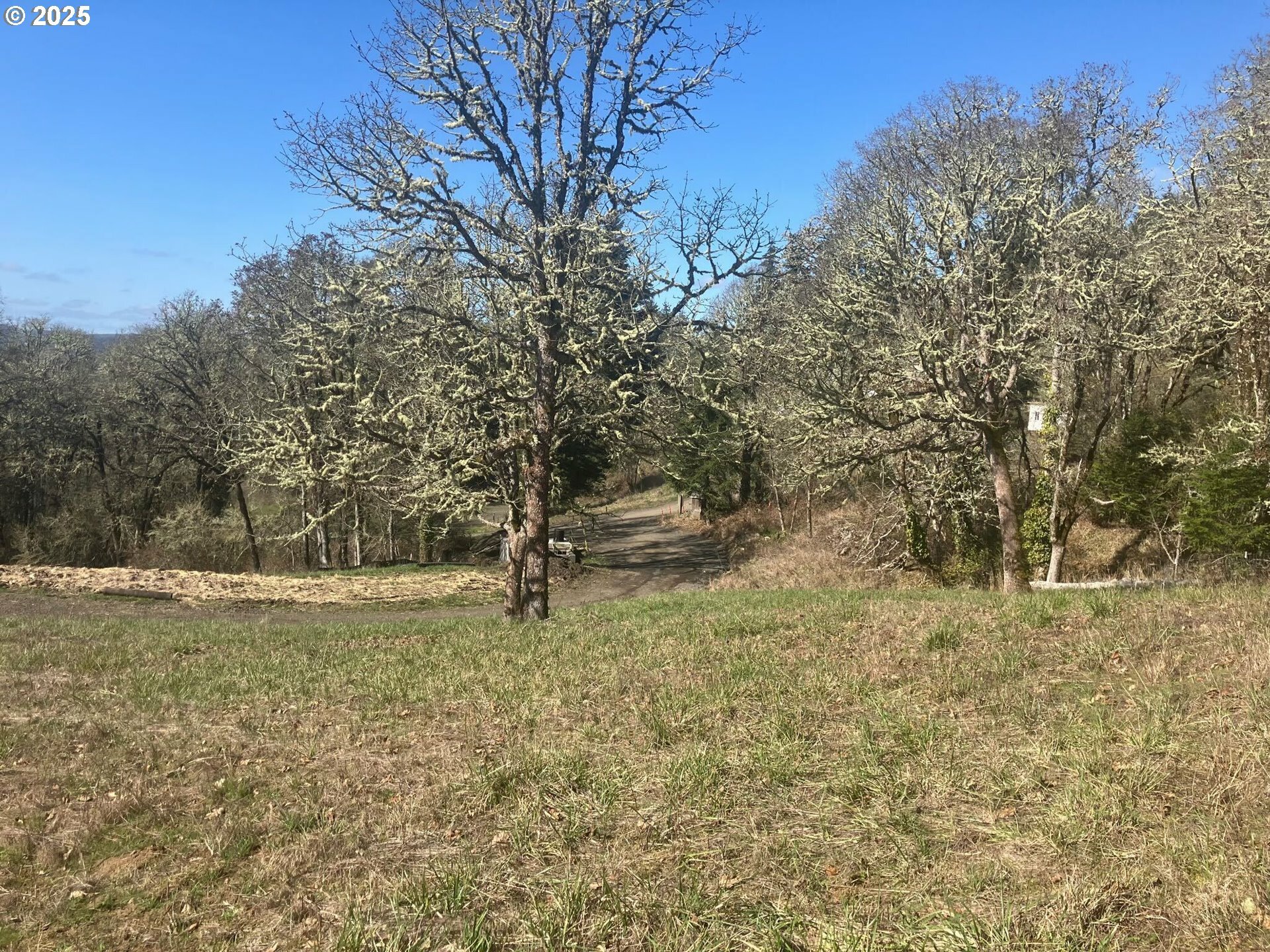 Property Photo: Center 2 OR 97378