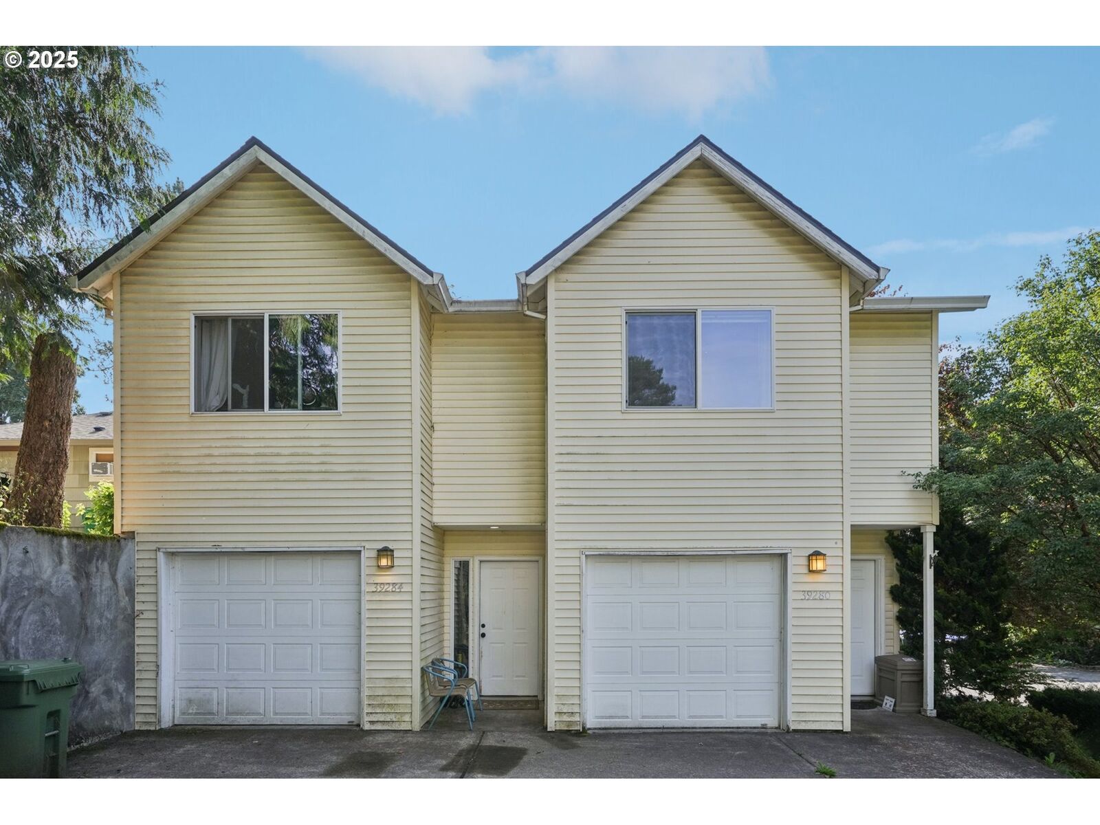 Property Photo:  39280 Hood St  OR 97055 