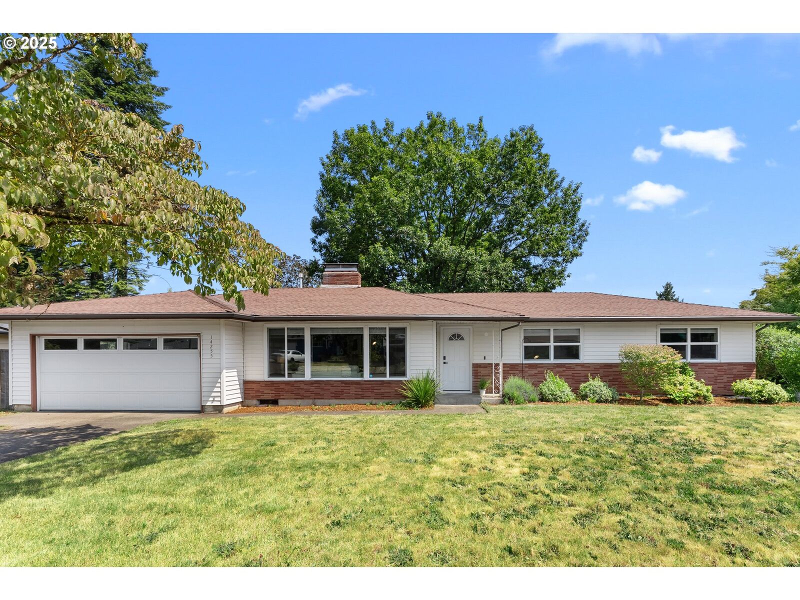 Property Photo: 14255 NE Brazee St OR 97230