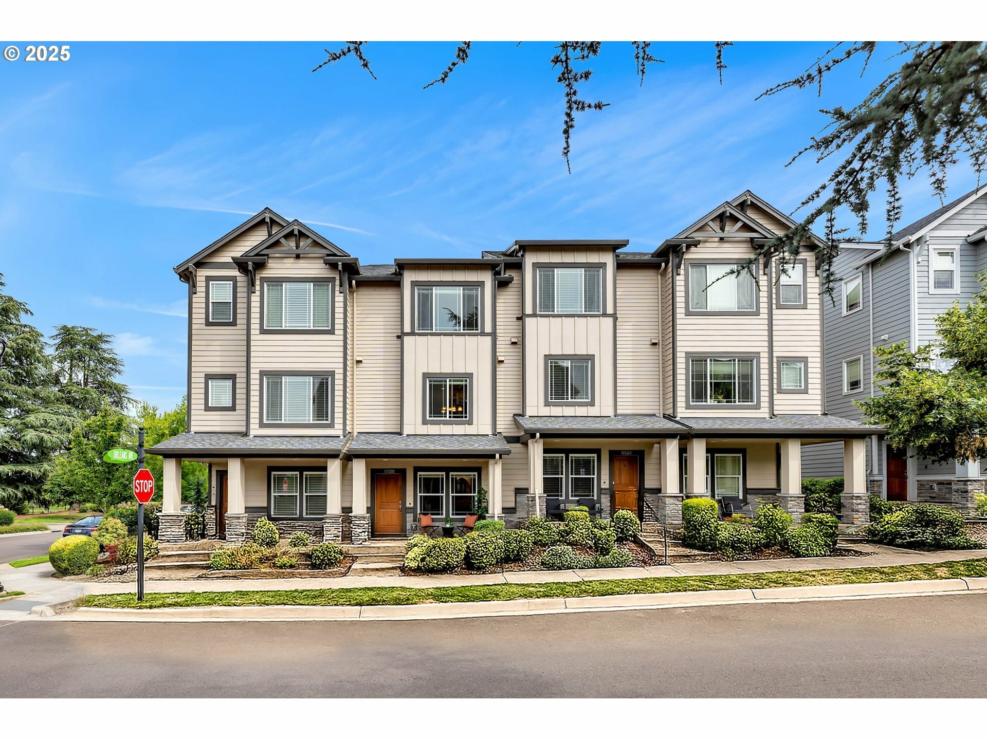 Property Photo: 11520 SW Collina Ln OR 97070
