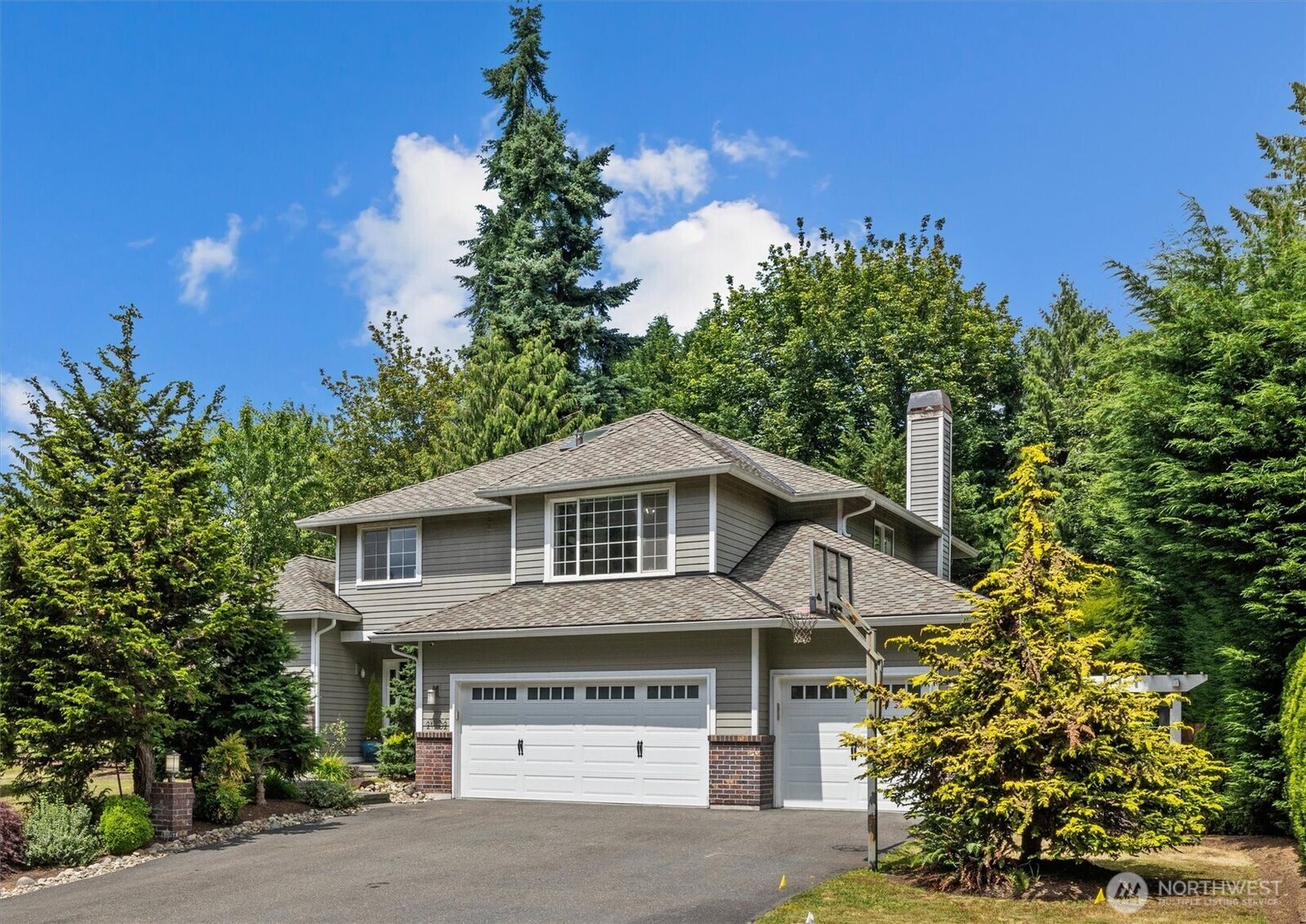 Property Photo:  21302 NE 186th Street  WA 98077 