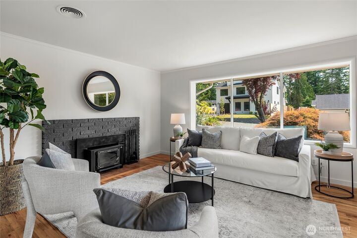 Property Photo: 12515 2nd Avenue NE WA 98125