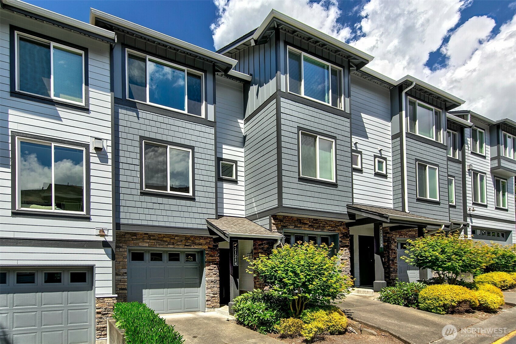 Property Photo: 21214 SE 42nd Place WA 98029