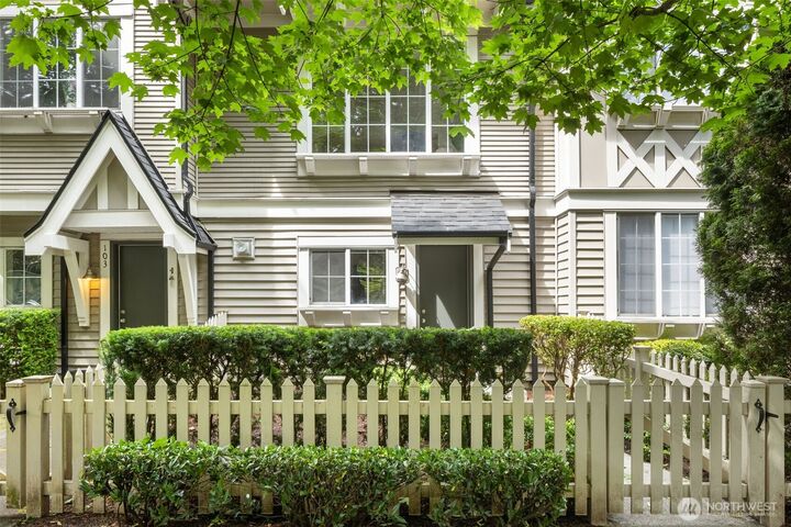 Property Photo: 18223 NE 95th Way 102 WA 98052