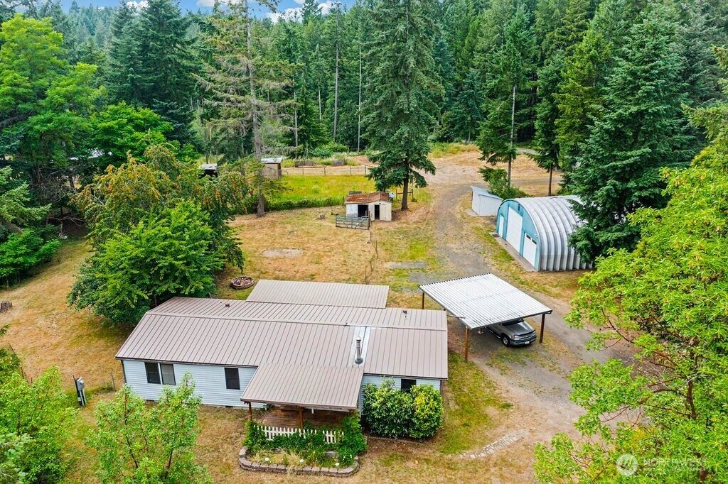 Property Photo: 4960 SW Daisy Street WA 98367