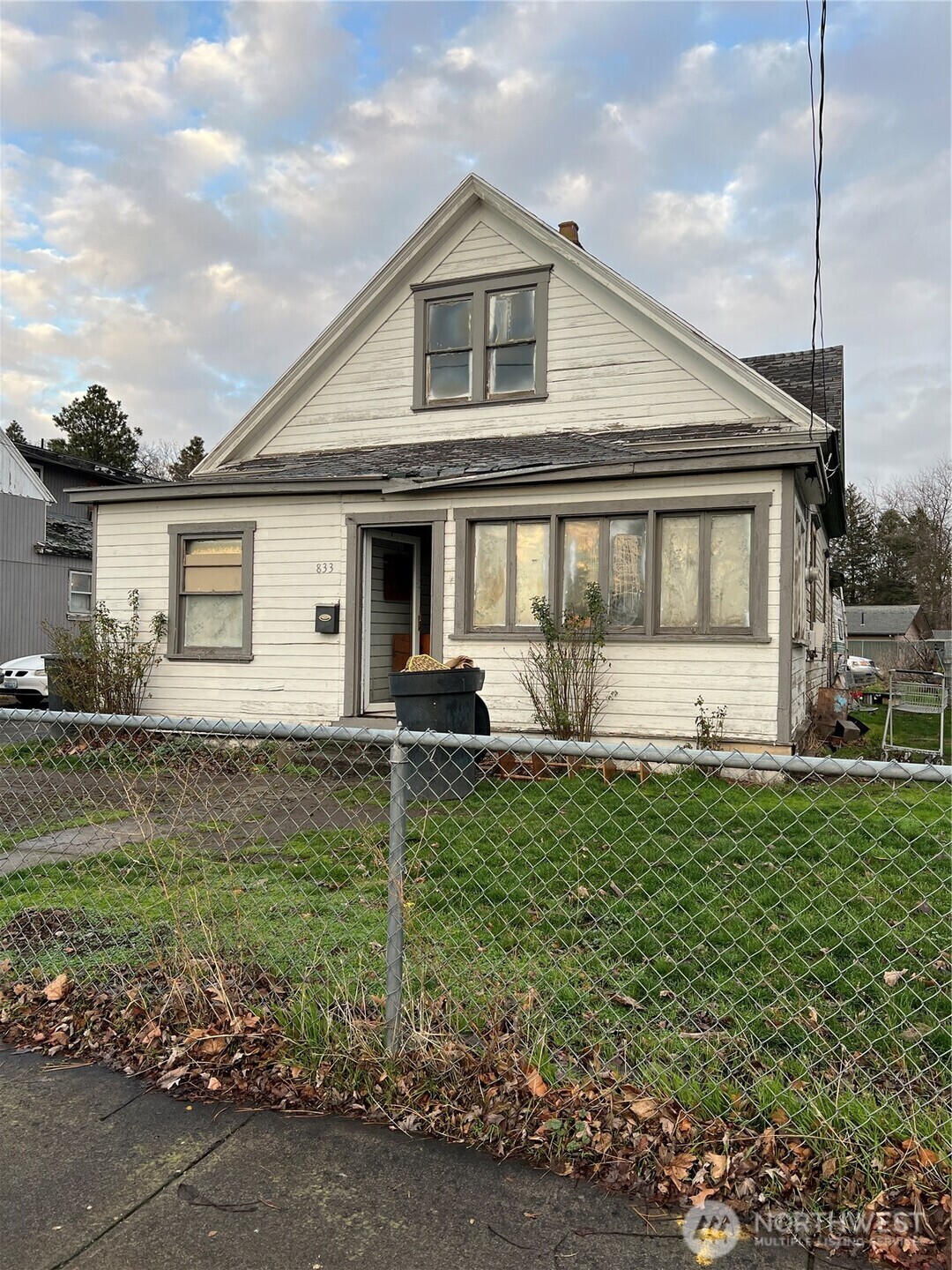 Property Photo: 833 S 2nd Avenue WA 99362
