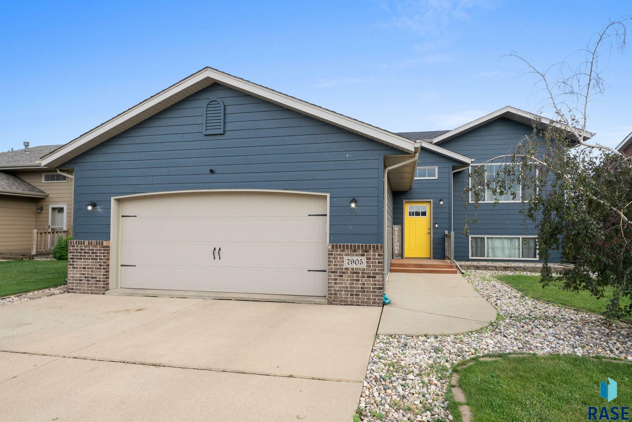 Property Photo: 7905 W Wilson Dr SD 57106