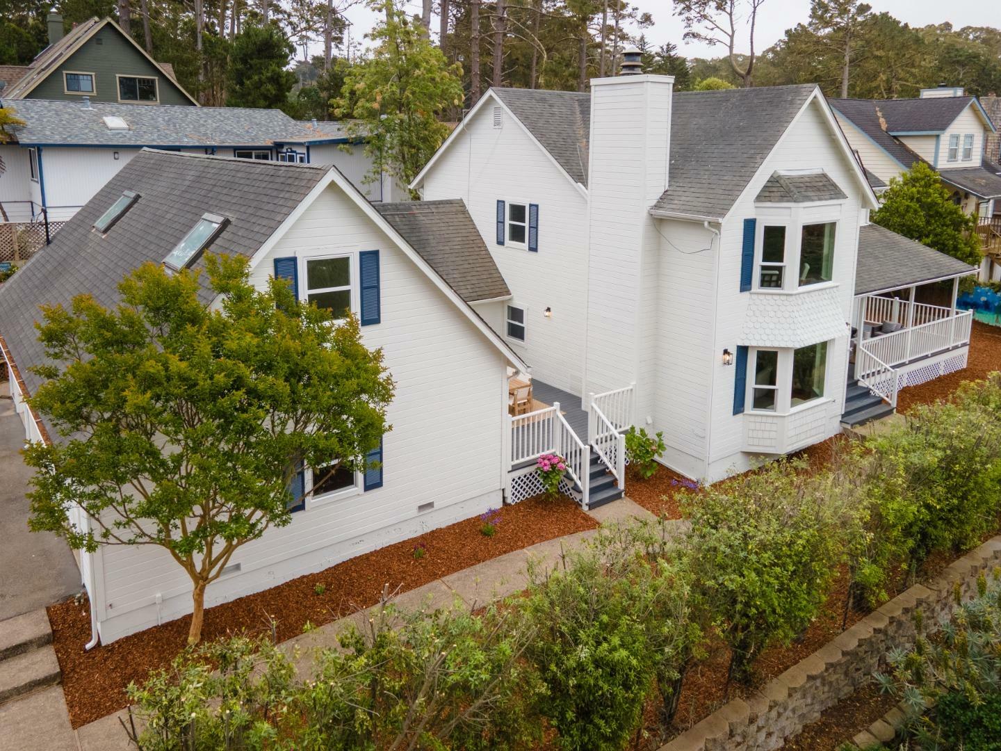 Property Photo:  900 Franklin Street  CA 94037 