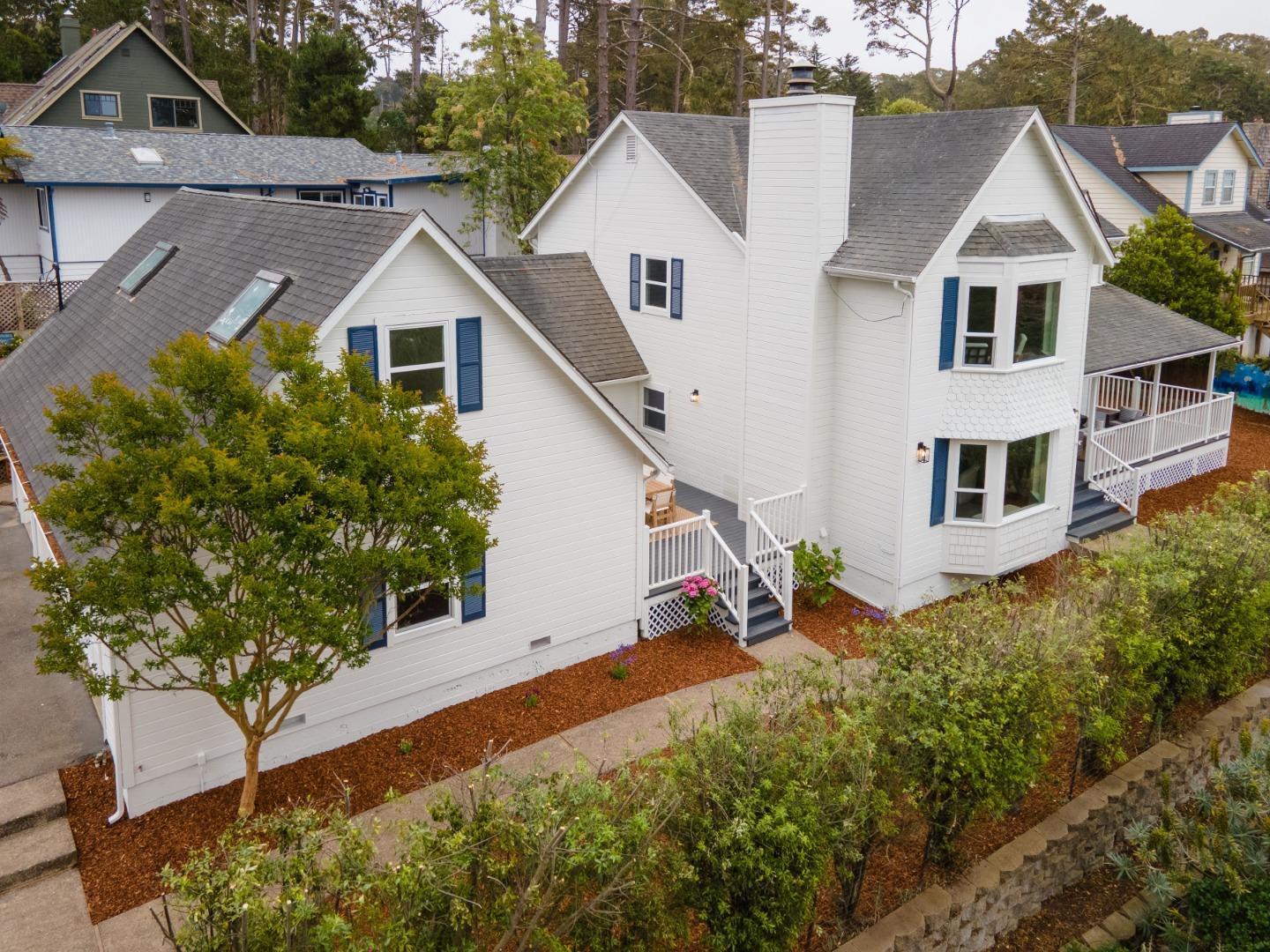 Property Photo: 900 Franklin Street CA 94037