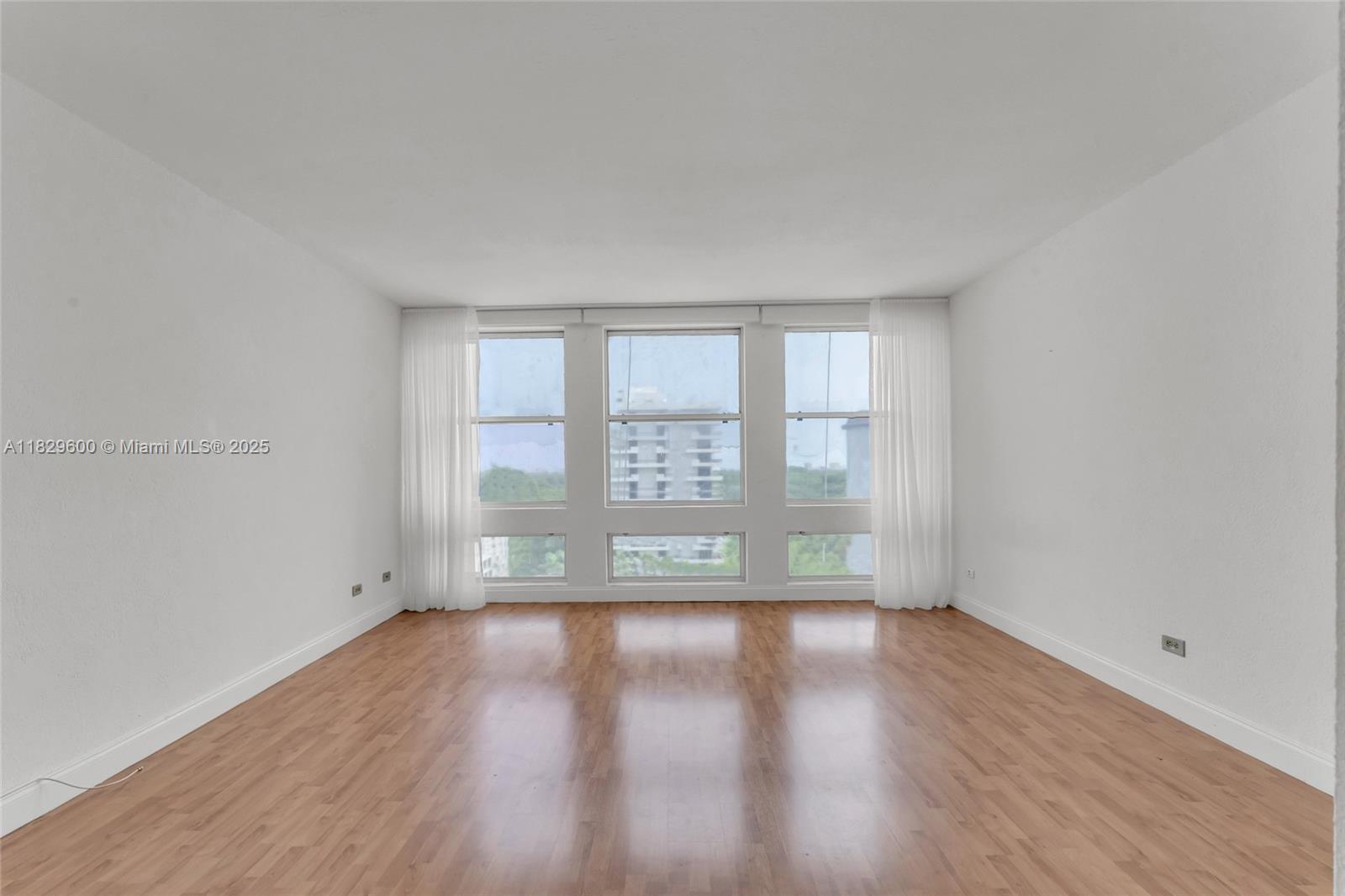 Property Photo: 700 Biltmore Way 914 FL 33134