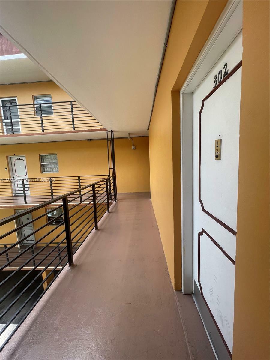Property Photo: 365 NE 125th St 302 FL 33161
