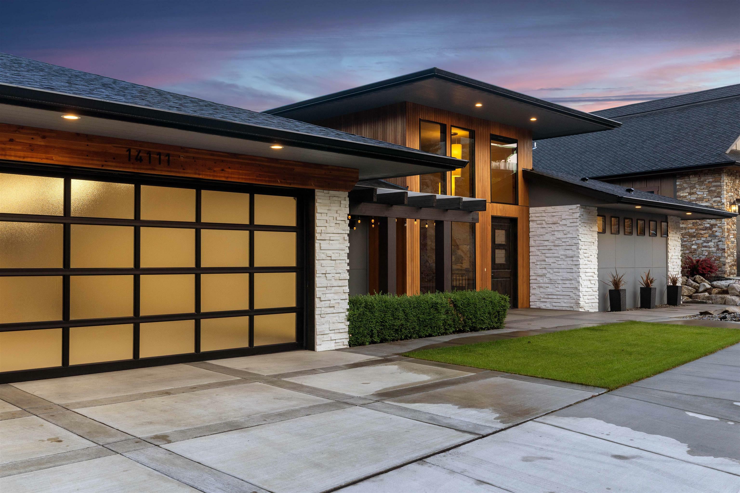 Property Photo: 14111 N Wandermere Estates Ln WA 99208