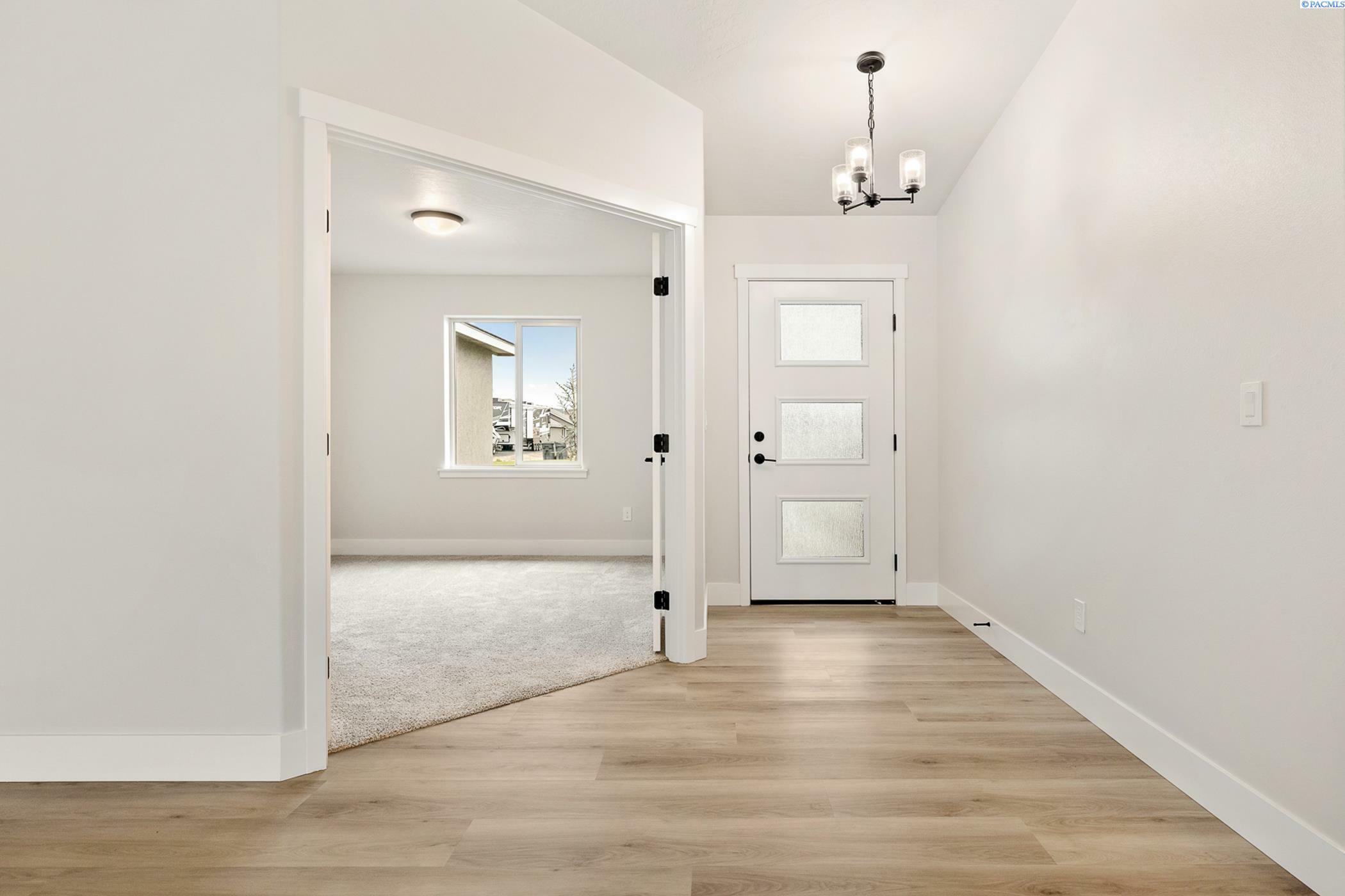 Property Photo: 10709 Kokanee Dr WA 99301
