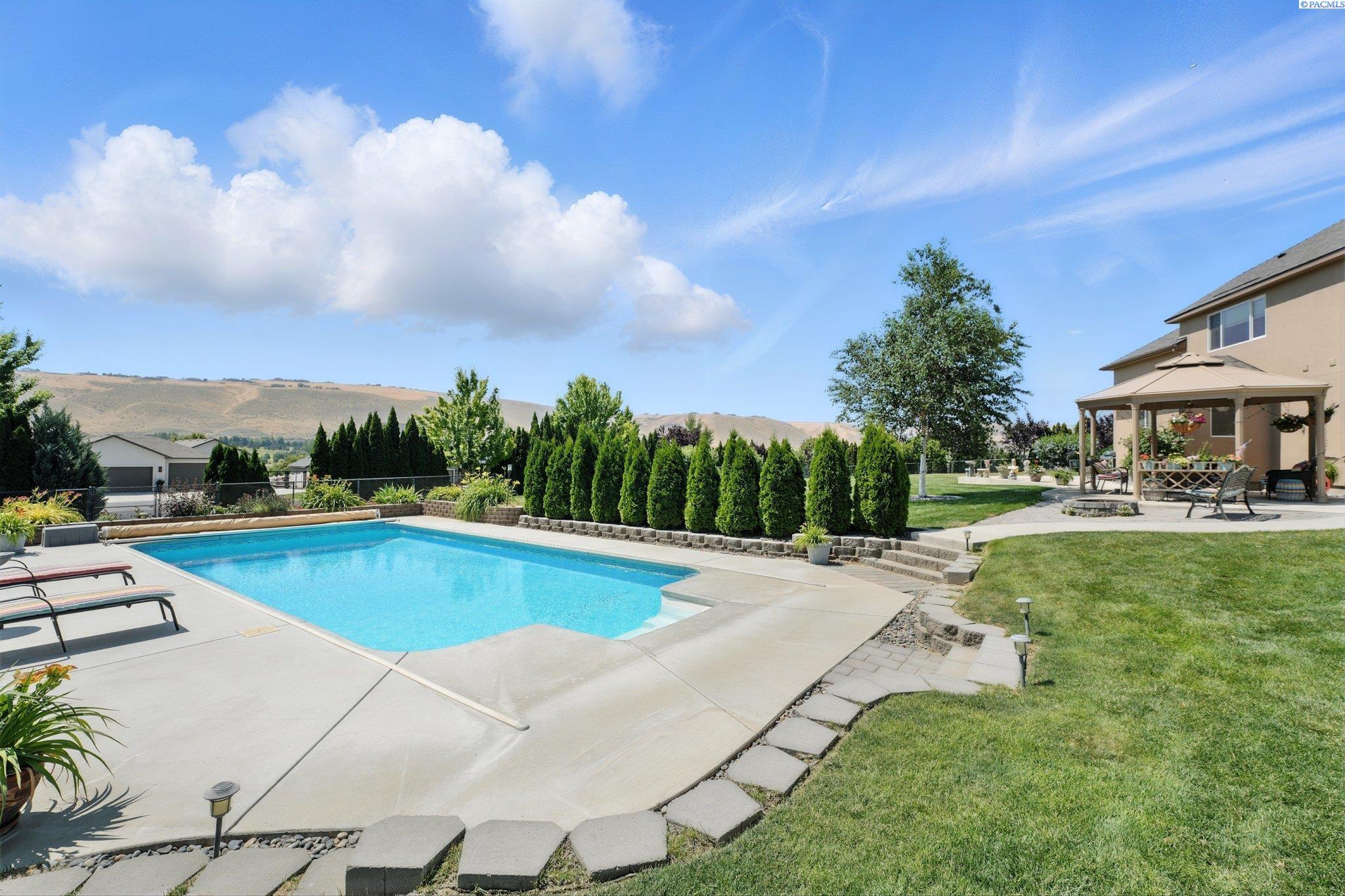 Property Photo: 22803 Cottonwood Springs Blvd WA 99338