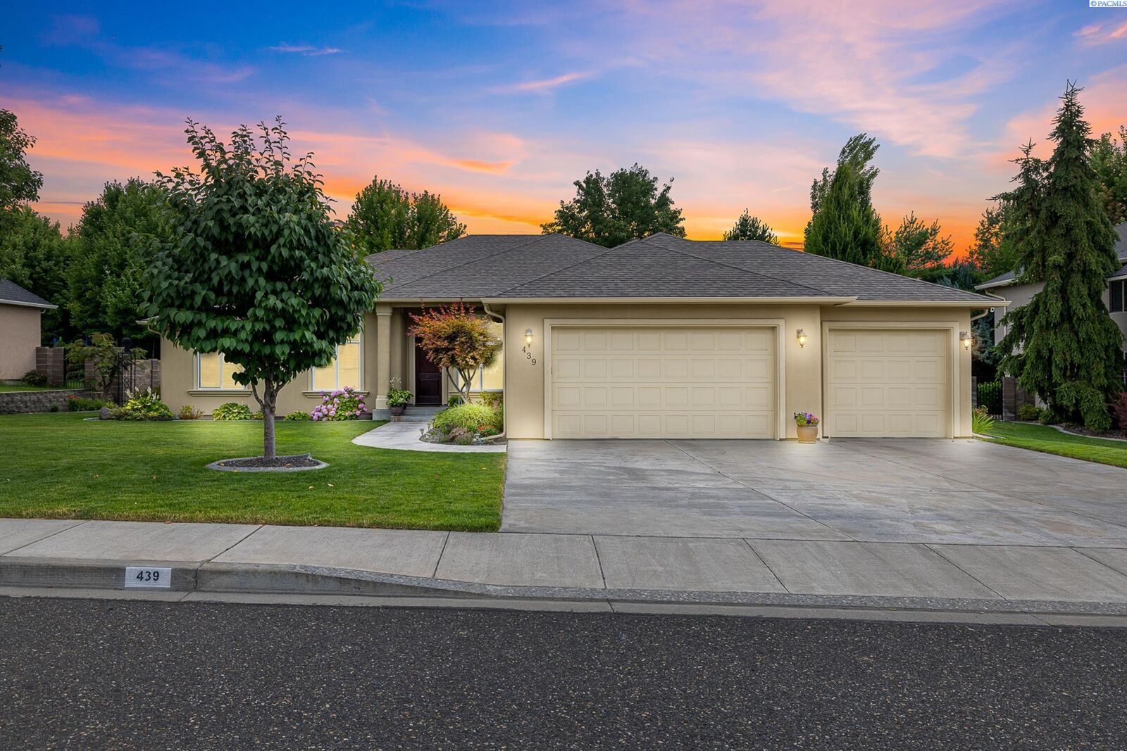 Property Photo:  439 Cherry Blossom Loop  WA 99352 