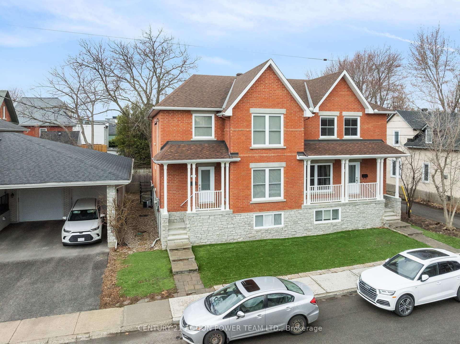 Property Photo: 48 Queen-Victoria Street ON K1M 2K4