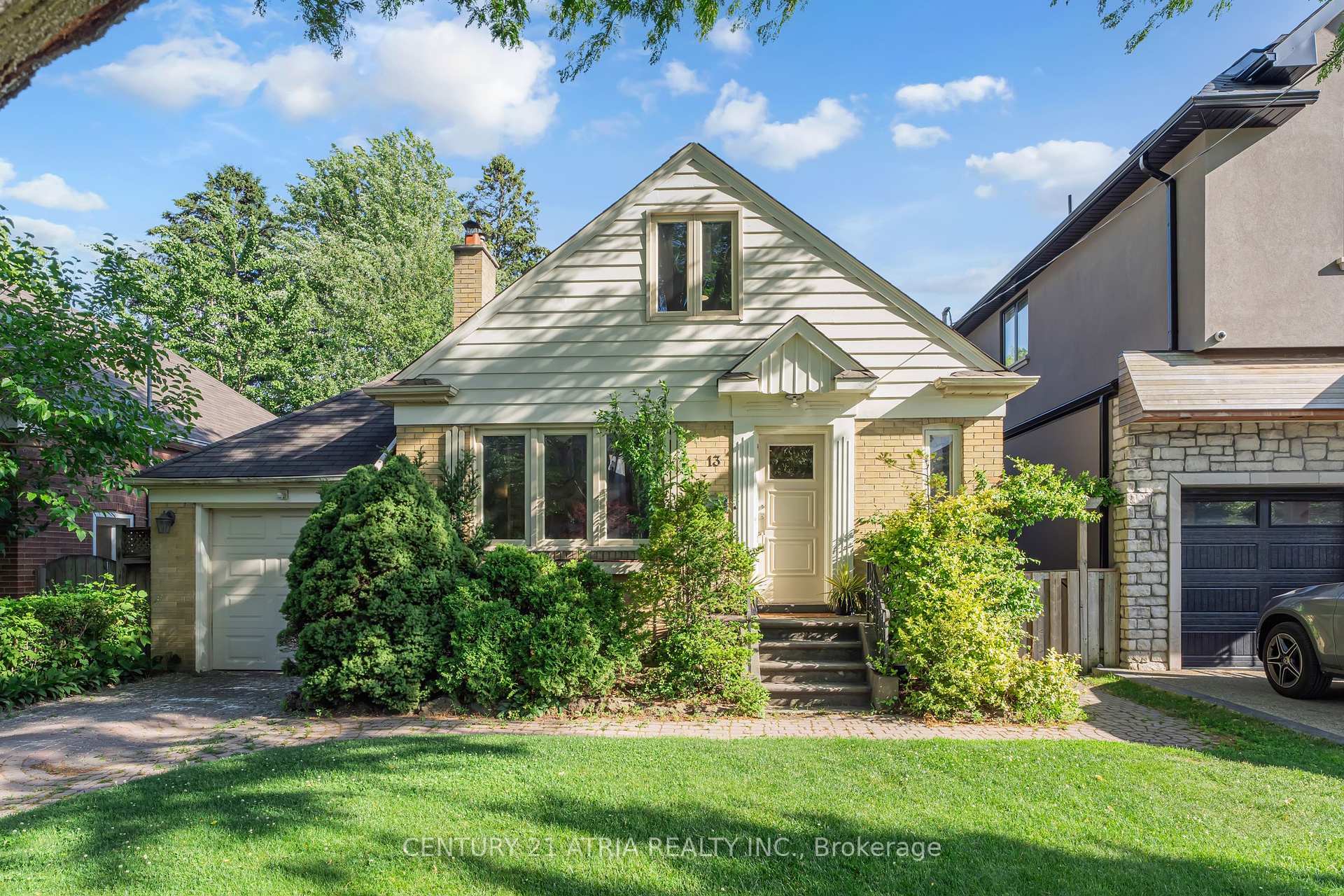 Photo de la propriété: 13 Sunnydale Drive ON M8Y 2J2