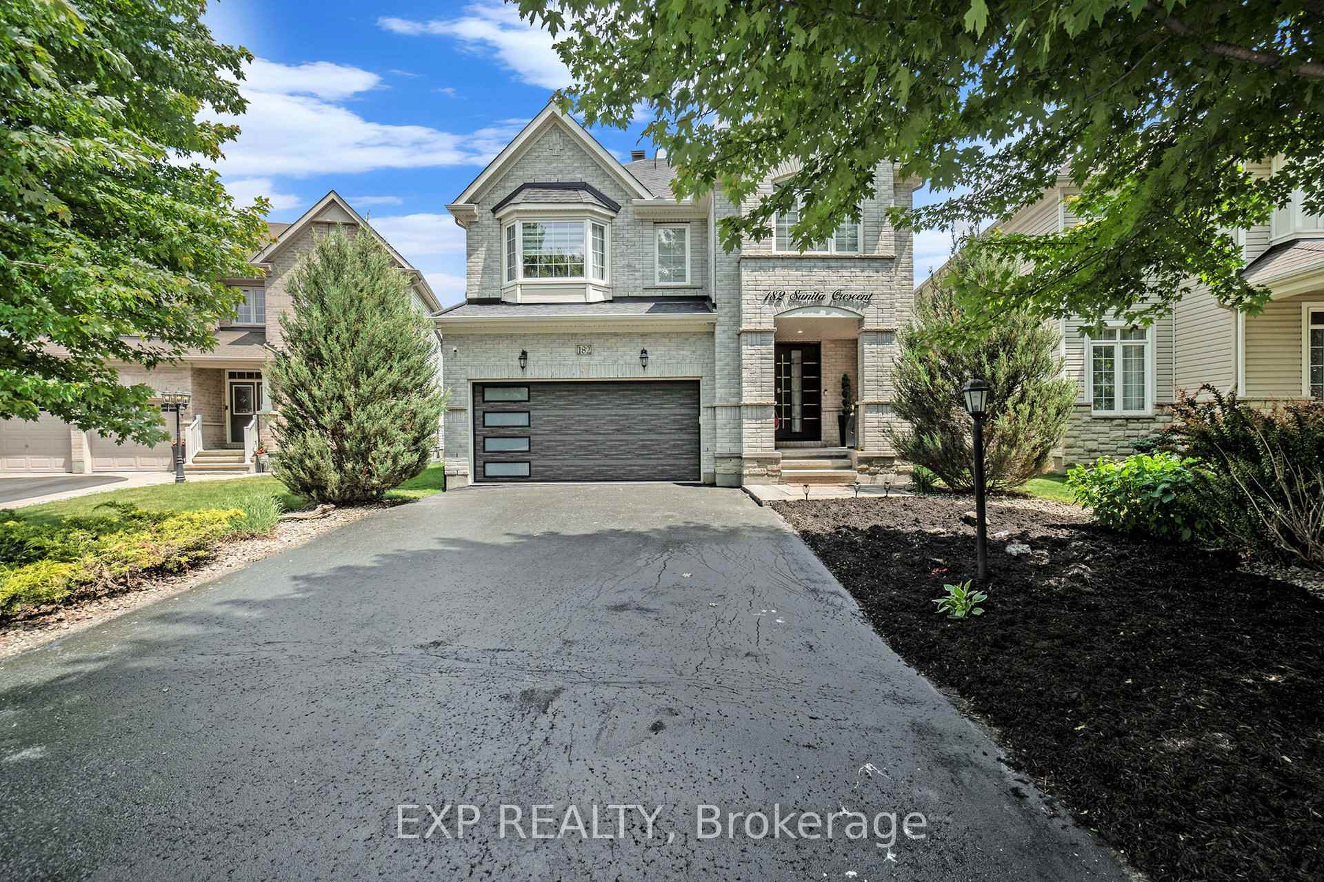 Photo de la propriété: 182 Sunita Crescent ON K2J 5S8
