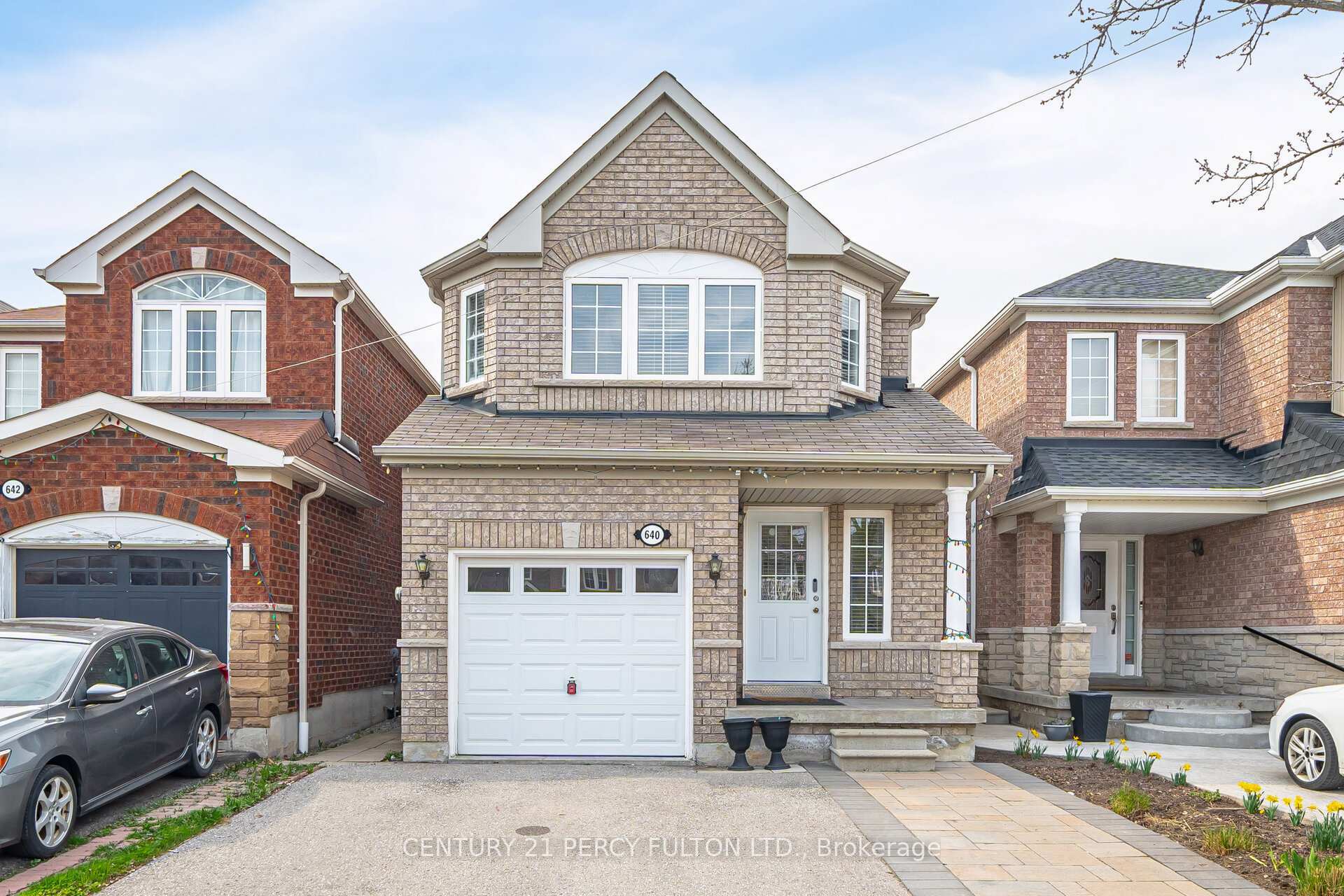 Property Photo: 640 Sunbird Trail ON L1X 2X7
