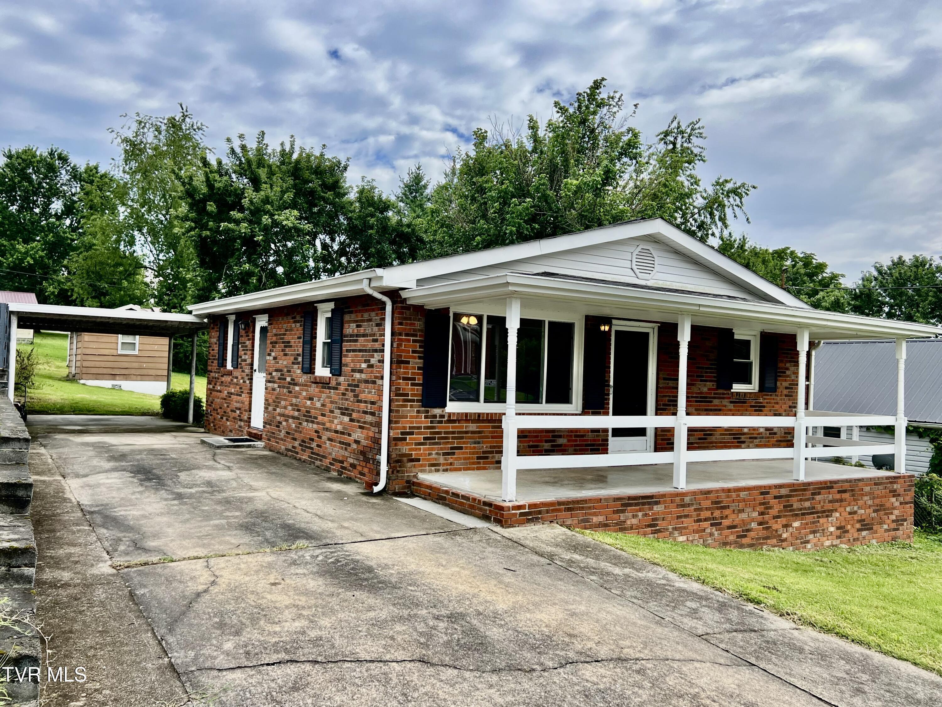 Property Photo:  318 Cypress Street  TN 37645 