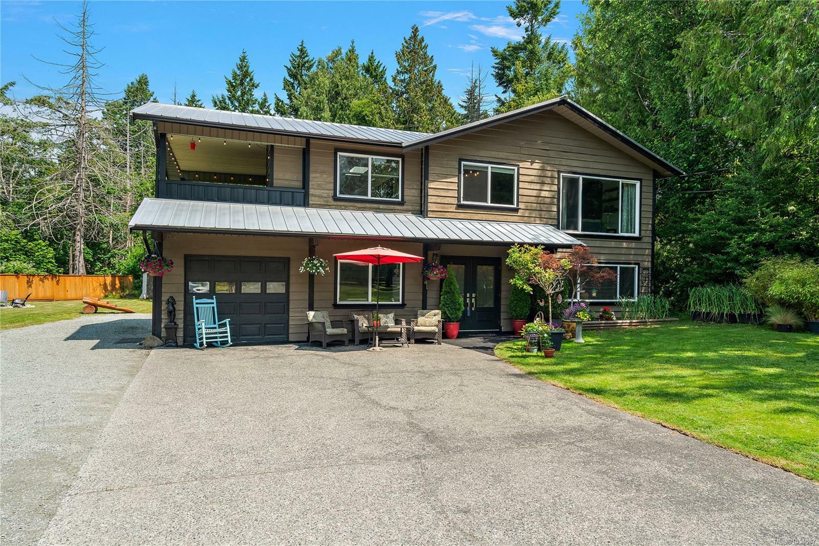 Property Photo:  870 Woodcreek Dr  BC V8L 4R4 