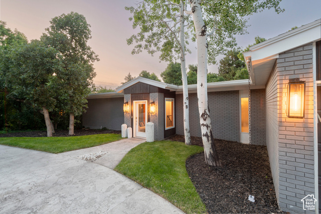Property Photo: 3603 E Macintosh Ln UT 84121