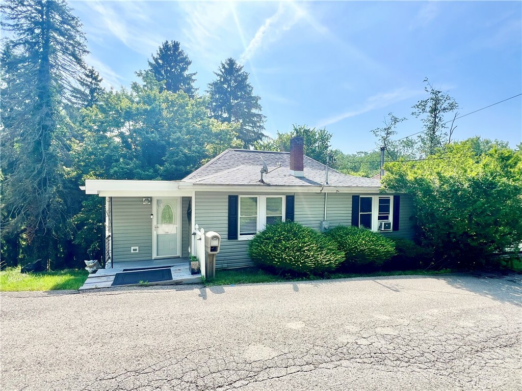 Property Photo: 209 Bryant St PA 15637