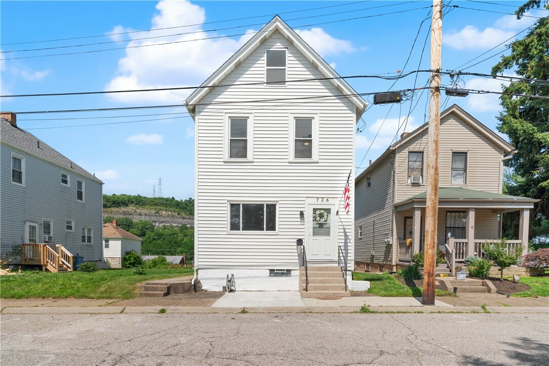 Property Photo: 726 Orchard St PA 15106