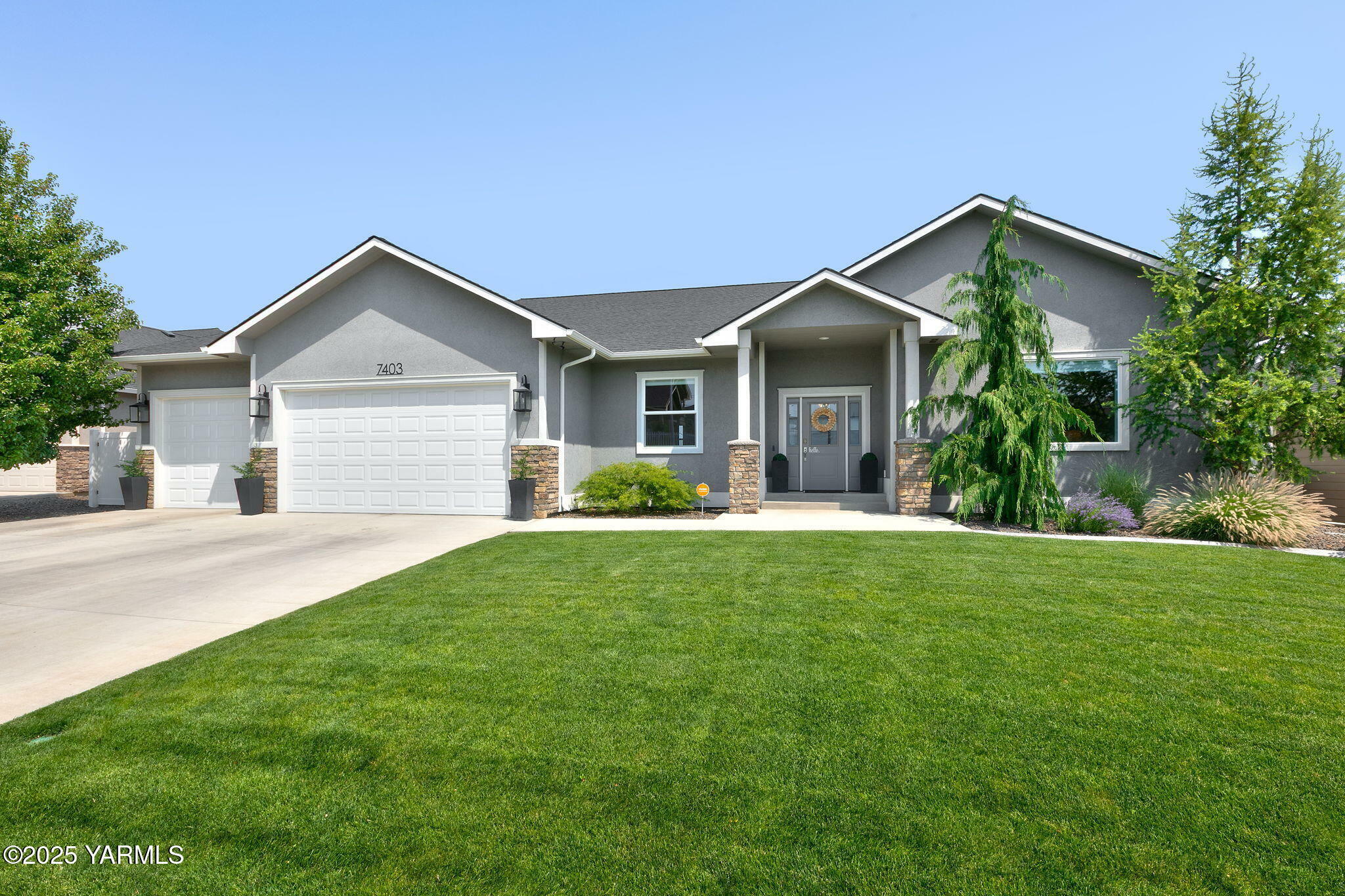 Property Photo:  7403 W Whatcom Ave  WA 98903 
